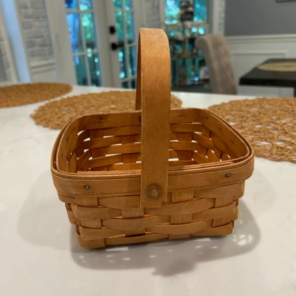 Longaberger 2000 medium berry basket